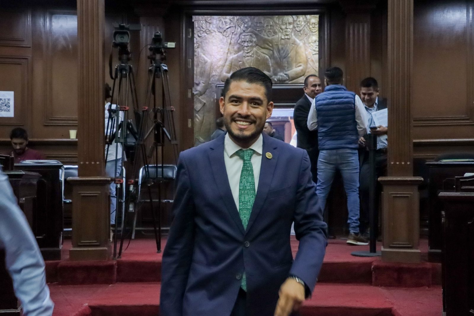 Fernando Chagolla sonriendo en el Pleno del Congreso del Estado